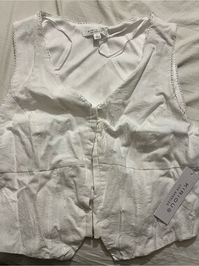 Kirious White Women's V-Neck Button Front Tank